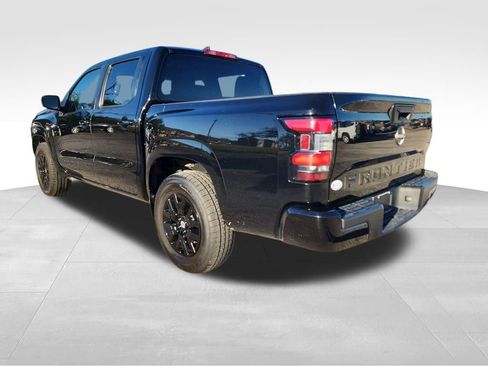 Used 2023 Nissan Frontier SV image 6
