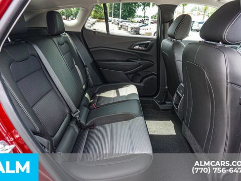 Used 2025 Chevrolet Trax LT w/ LT Convenience Package FWD image 25
