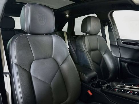 Certified 2024 Porsche Macan AWD/4WD image 18