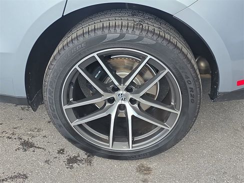 Used 2025 Porsche Macan image 11