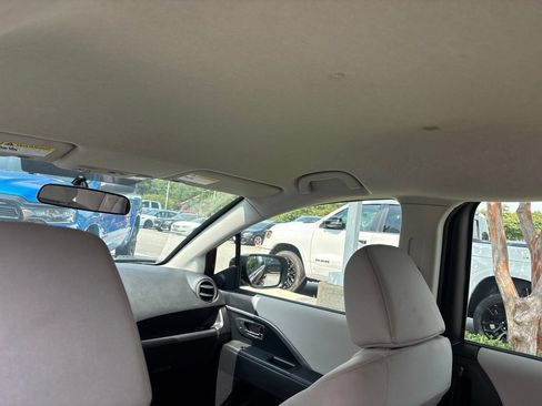 Used 2014 MAZDA MAZDA5 Sport FWD image 11