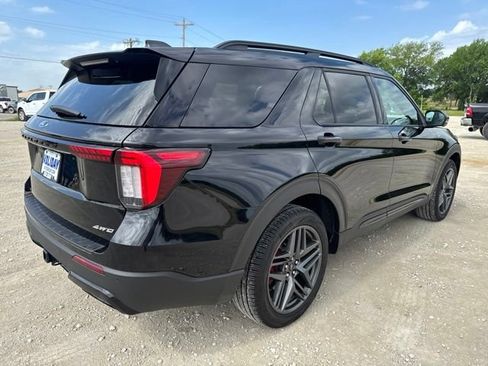 Used 2025 Ford Explorer ST-Line w/ ST-Line Street Pack AWD/4WD image 6