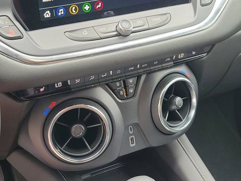 Used 2025 Chevrolet Blazer LT FWD image 24