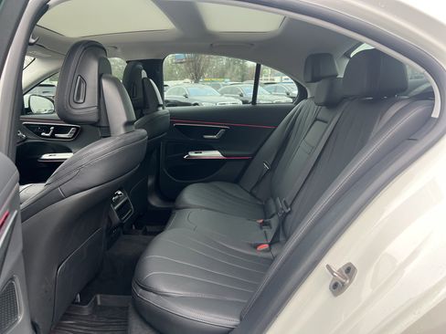 Used 2025 Mercedes-Benz E 350 Sedan image 32