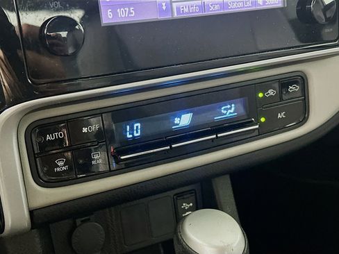 Used 2019 Toyota Corolla LE image 22