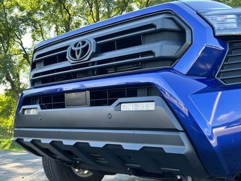 Certified 2024 Toyota Tacoma SR5 AWD/4WD image 10