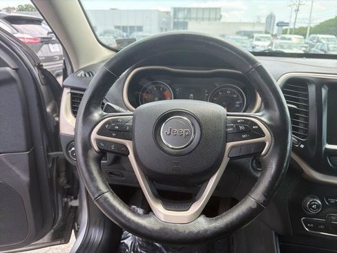 Used 2016 Jeep Cherokee Latitude w/ Safety/Convenience Group AWD/4WD image 22
