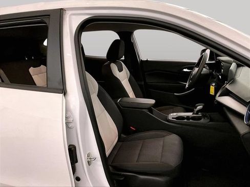 Used 2024 Chevrolet Trax LS FWD image 7
