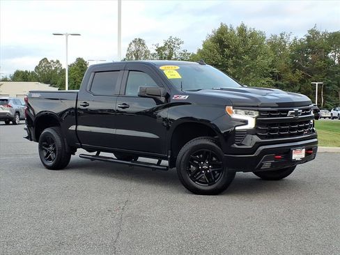 Used 2023 Chevrolet Silverado 1500 LT Trail Boss w/ Convenience Package II AWD/4WD image 2