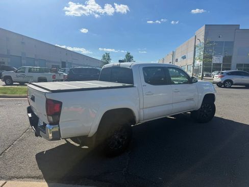 Used 2020 Toyota Tacoma SR5 AWD/4WD image 5
