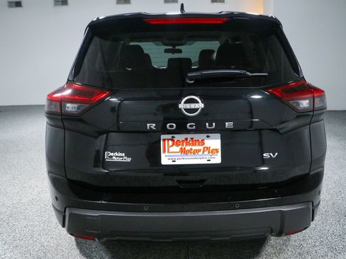 Used 2024 Nissan Rogue SV FWD image 8