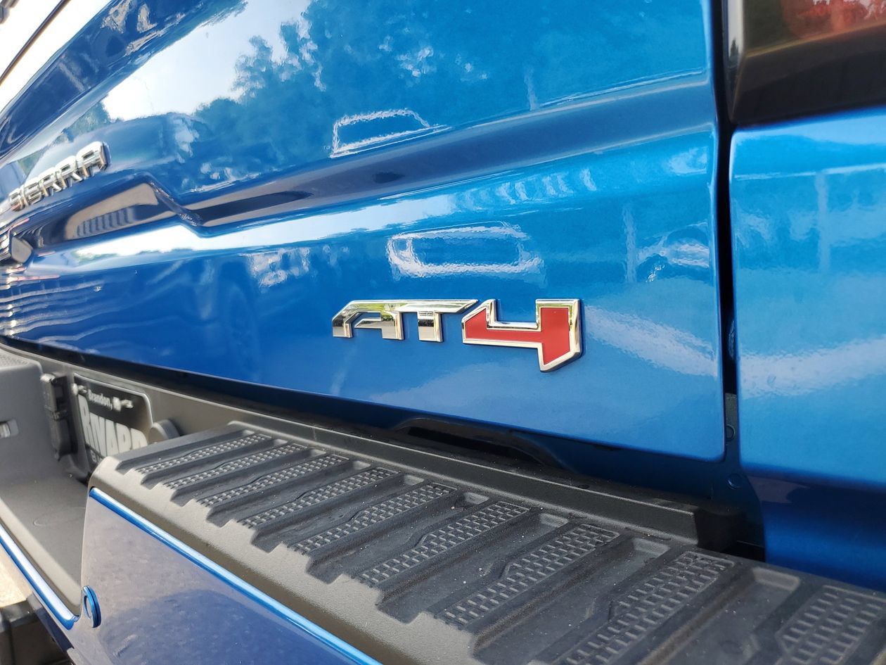 Used 2024 GMC Sierra 1500 AT4 w/ Technology Package AWD/4WD image 8