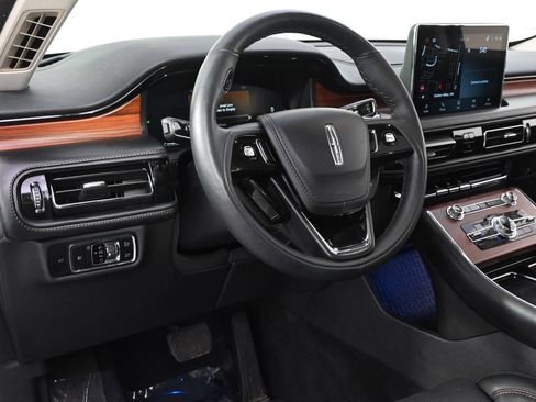 Used 2023 Lincoln Aviator Reserve w/ Equipment Group 201A AWD/4WD image 11