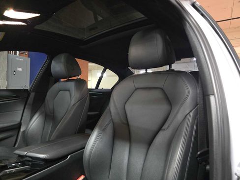 Used 2018 BMW 530e xDrive w/ Premium Package 2 AWD/4WD image 21