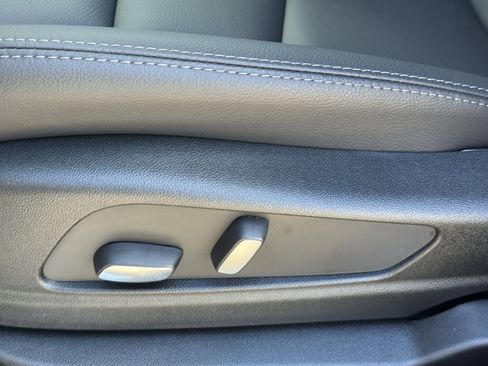 New 2025 Cadillac XT5 Luxury image 21