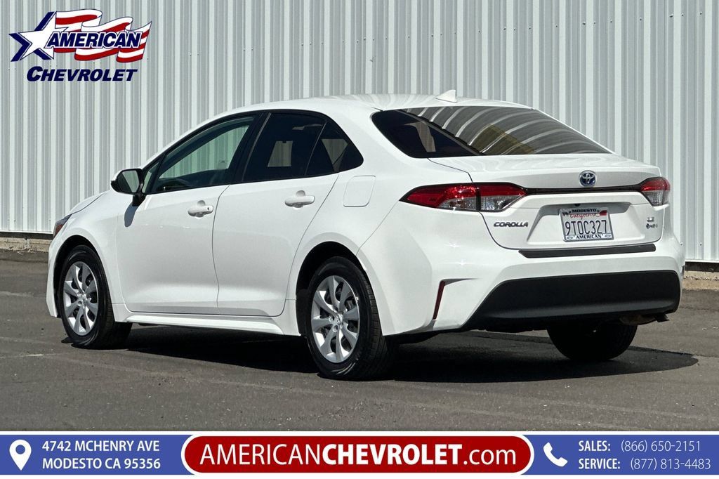 Used 2025 Toyota Corolla LE FWD image 6