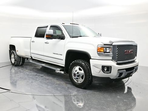 Used 2016 GMC Sierra 3500 Denali w/ Duramax Plus Package image 3