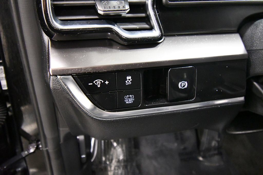 Certified 2024 Kia Sportage EX AWD/4WD image 19
