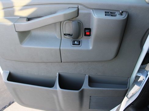 Used 2025 Chevrolet Express 2500 Extended w/ Communications Package image 25