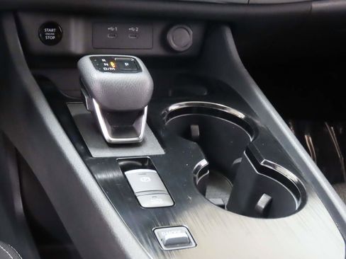 Used 2024 Nissan Rogue SV image 12