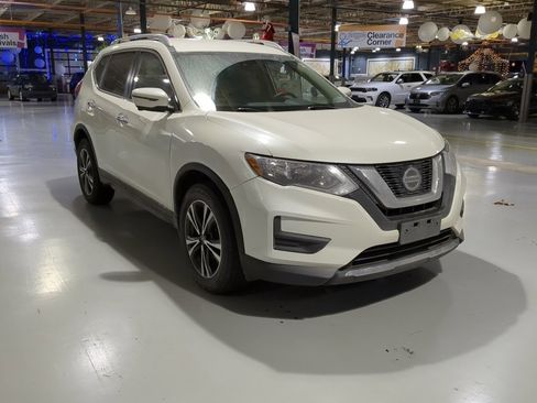Used 2020 Nissan Rogue SV w/ Premium Package image 4