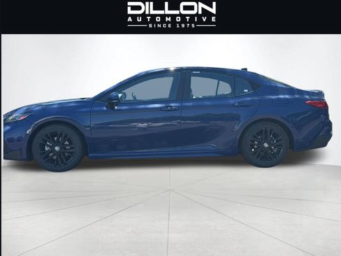 Used 2025 Toyota Camry SE FWD image 3
