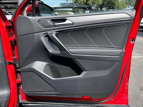 Certified 2023 Volkswagen Tiguan SE w/ Panoramic Sunroof Package image 23