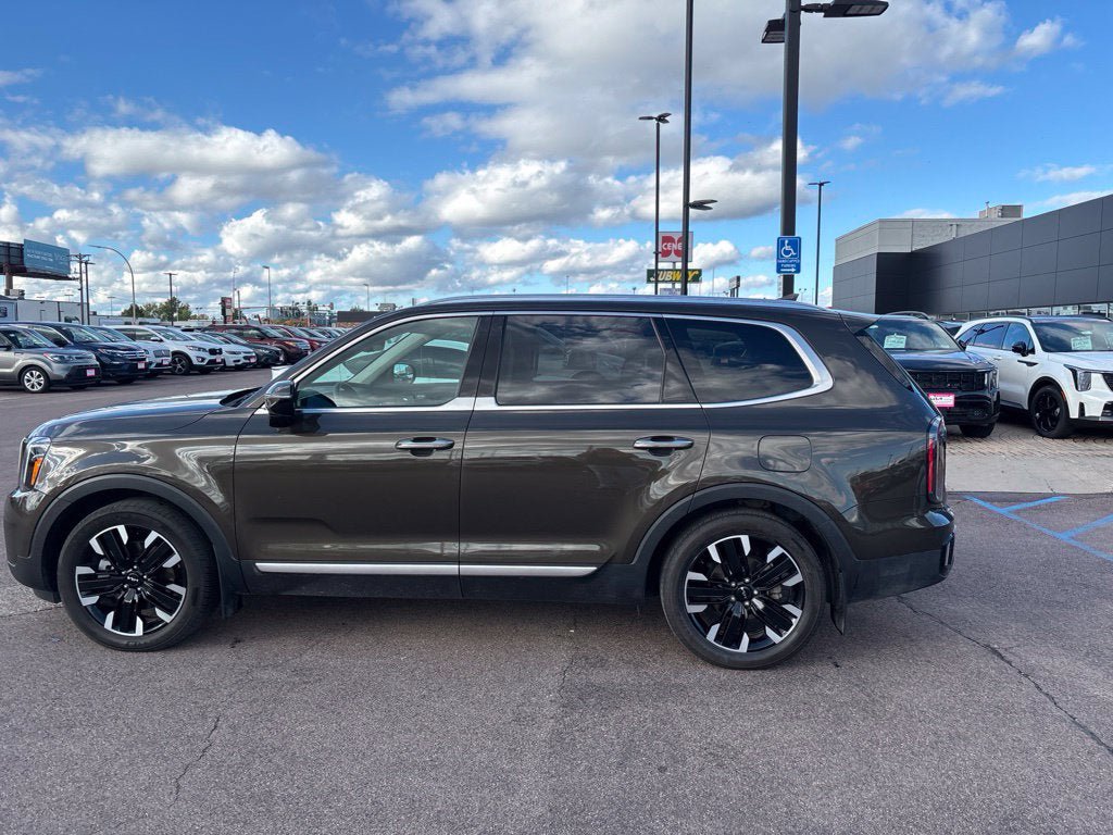 Used 2024 Kia Telluride SX Prestige w/ Towing Package AWD/4WD image 8