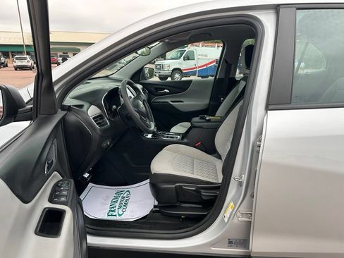 Used 2022 Chevrolet Equinox LS AWD/4WD image 10