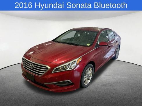 Used 2016 Hyundai Sonata SE image 1