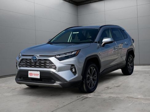 Used 2022 Toyota RAV4 Limited image 10