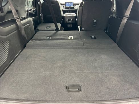 Used 2021 GMC Yukon XL AT4 w/ AT4 Premium Plus Package AWD/4WD image 13