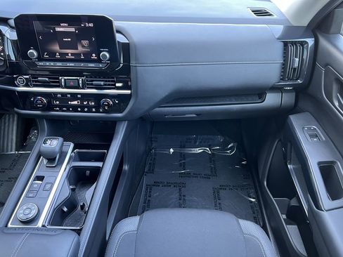 Used 2024 Nissan Pathfinder SV image 35