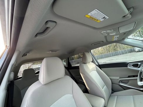 Used 2025 Kia Soul LX image 27