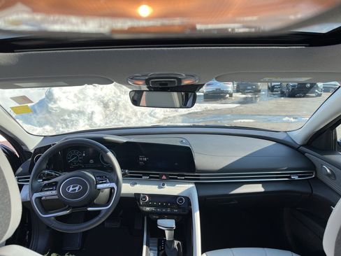 Certified 2025 Hyundai Elantra Limited image 34