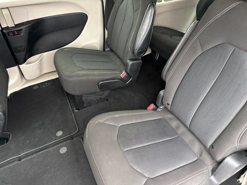 Used 2023 Chrysler Voyager LX FWD image 17