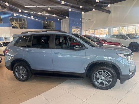 Used 2025 Honda Passport TrailSport image 5