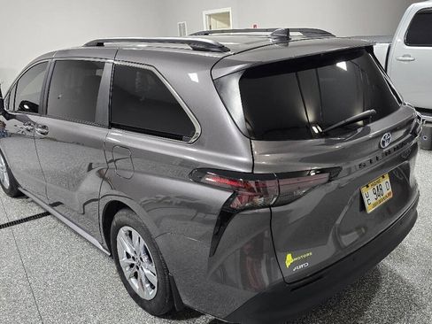Used 2024 Toyota Sienna XLE w/ XLE Plus Package AWD/4WD image 9