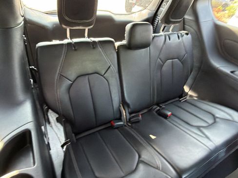 Used 2025 Chrysler Pacifica Select FWD image 21