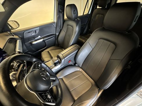 Used 2023 Mercedes-Benz GLB 250 4MATIC image 11