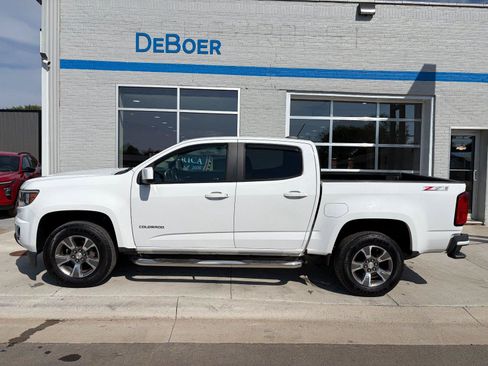 Used 2018 Chevrolet Colorado Z71 AWD/4WD image 2