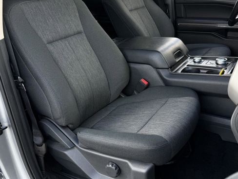 Used 2022 Ford Expedition Max XLT image 24