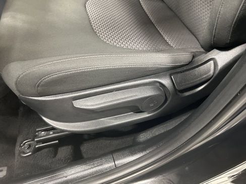 Used 2025 Kia Sportage LX image 12