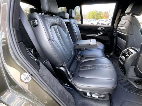 Used 2025 BMW X7 M60i image 19
