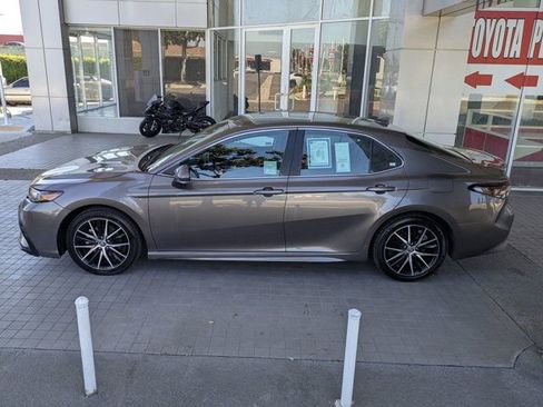 Used 2023 Toyota Camry SE image 12
