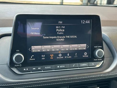 Used 2023 Nissan Rogue SV image 17