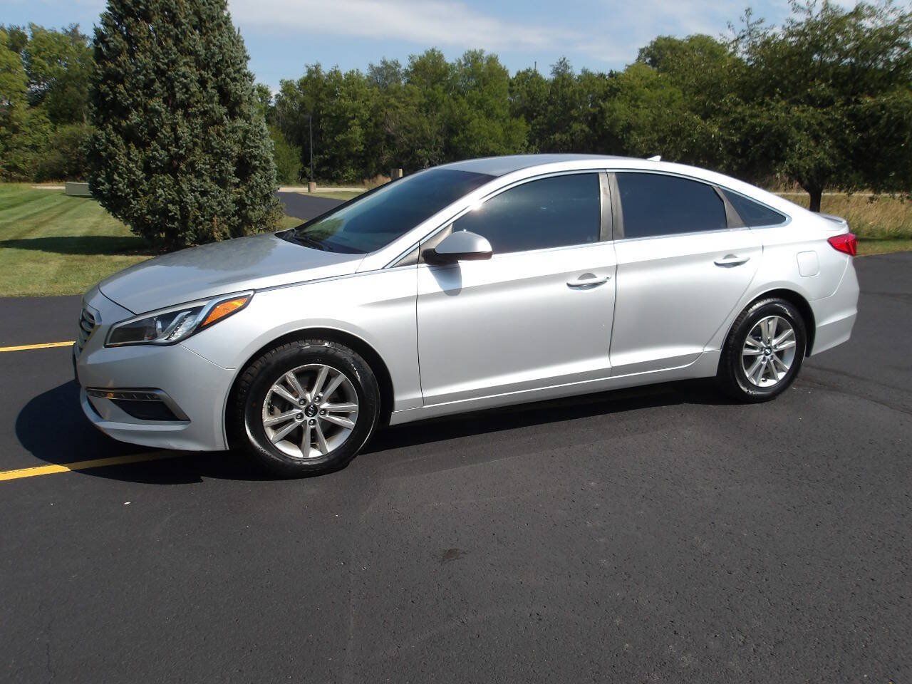 Used 2015 Hyundai Sonata SE w/ Option Group 02 FWD image 9