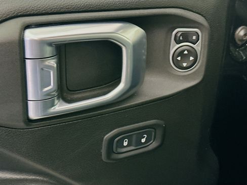 Used 2021 Jeep Gladiator Willys image 15