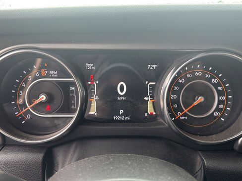 Used 2023 Jeep Gladiator Rubicon w/ Cold Weather Group AWD/4WD image 14
