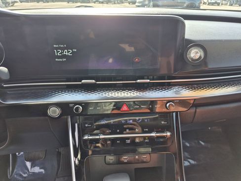 Certified 2023 Kia Carnival SX Prestige image 10